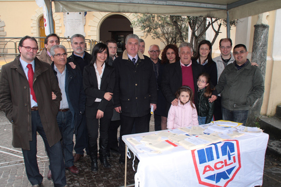 gruppo_acli_consegna_on._magno_proposta_legge_1