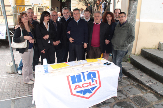 Lamezia, giovani Acli consegnano a Magno (Pdl) e Scalzo (Pd) proposta legge regionale su lavoro