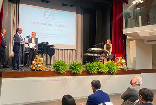 Consegnata la Stella al merito sociale ad Eugenio Guarascio: "Valorizzata la Calabria"