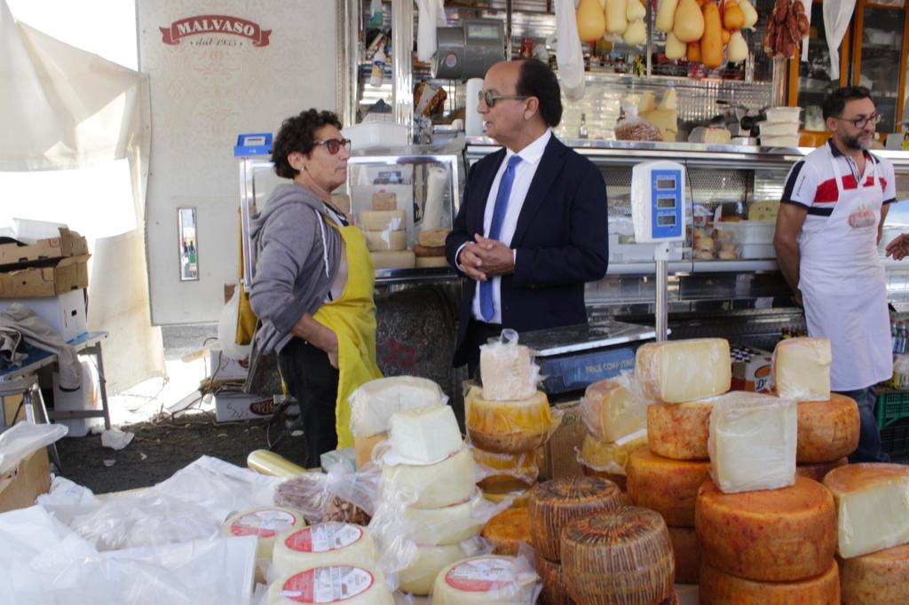 guarascio-visita-mercato-2.jpg