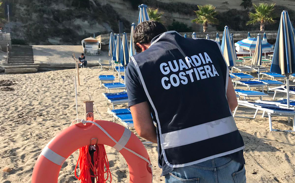 Abusivismo, tra Tropea e Ricadi liberati 700 metri di arenile occupati 
