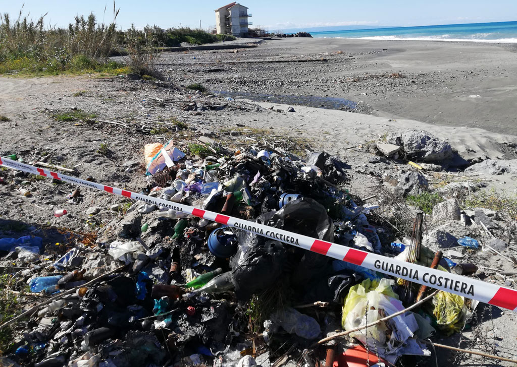 Sequestrata discarica abusiva alla foce del fiume Oliva ad Amantea 