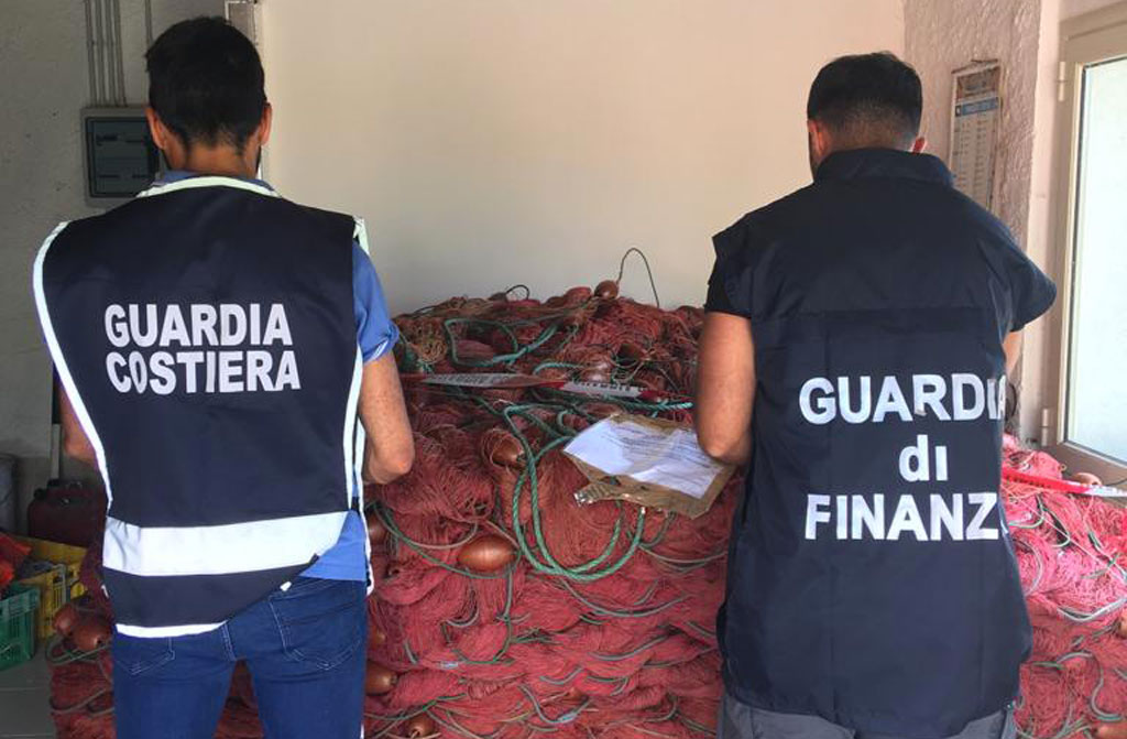 Sanzioni e sequestri per peschereccio nel Vibonese: prodotti ittici devoluti in beneficienza