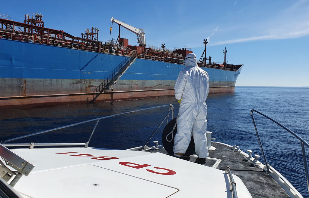 Incidente a bordo di una nave mercantile, marittimo salvato da Guardia Costiera a Trebisacce