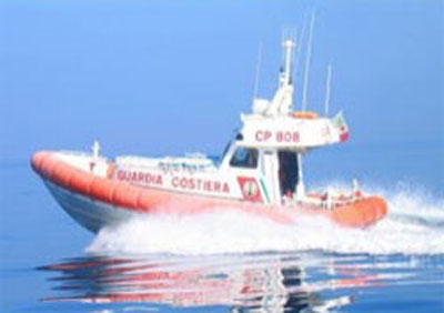 Imbarcazione con tre persone soccorsa a largo di Vibo Valentia