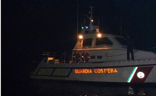 Guardia costiera Reggio Calabria soccorre migranti nel mar Egeo