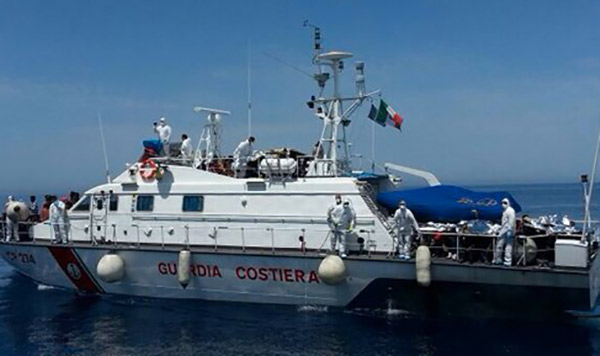 Ritorna nel porto di Vibo motovedetta in missione a Lampedusa