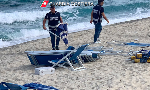 Costa degli Dei, guardia costiera di Vibo rimuove attrezzature abusive