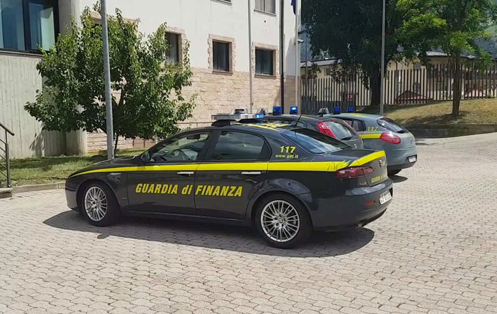 Falsa professionista truffava vittime, sequestrati immobili e terreni in Veneto e Calabria