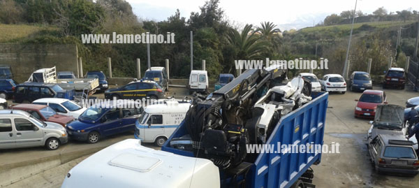 Calabria: Scoperto deposito abusivo d' auto, un denunciato