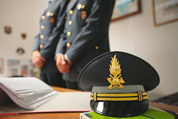 Guardia di Finanza, donate “calze della befana” ai bambini di una casa-famiglia di Reggio Calabria