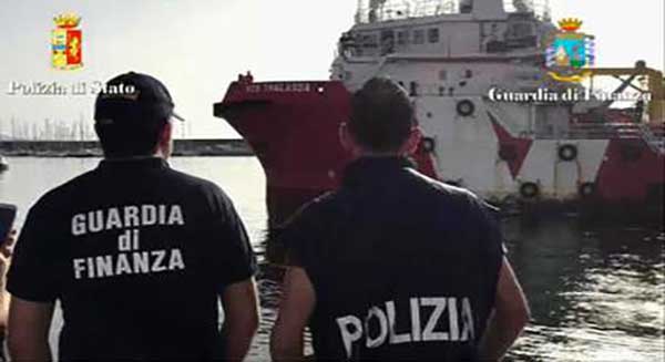 Sbarco di migranti nel reggino con una barca a vela, arrestati scafisti a Crotone