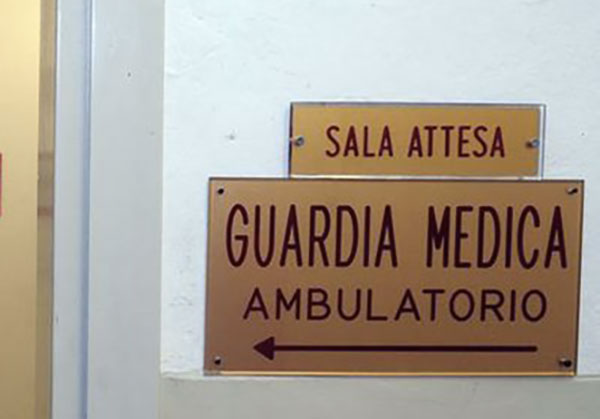 Aggredisce con calci e pugni medico del 118, ai domiciliari 30enne di Cirò Marina