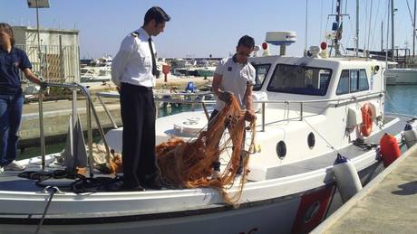 Calabria: Reti da pesca abusive sequestrate in porto Amantea