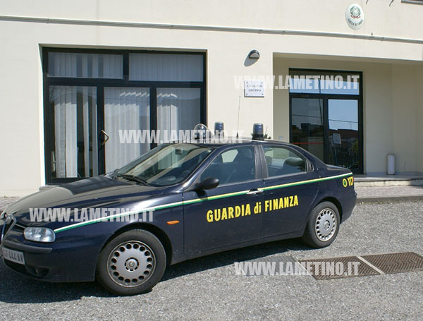 Lamezia: Cinese cerca di corrompere finanzieri per evitare controllo, arrestato 