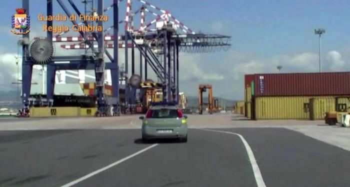 Calabria: Sequestrati prodotti contraffatti per bambini in Porto Gioia Tauro