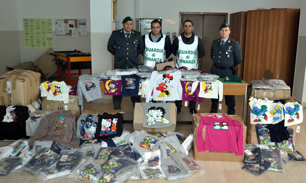 guardia_finanza_sequestro_capi_contraffatti