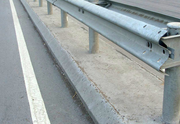 Sorpreso a rubare guardrail su A3, torna in libertà 53enne