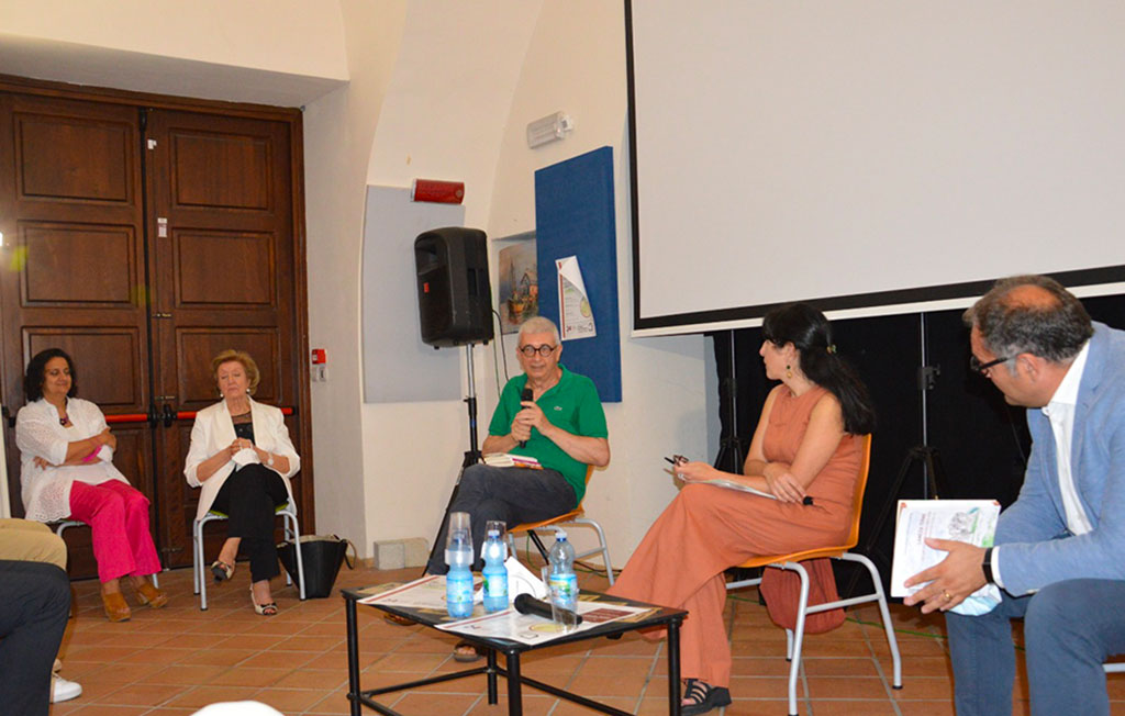 Presentata la “Guida Lamezia Terme - Un percorso illustrato nella città” scritto dalle autrici Sestito e Mancuso