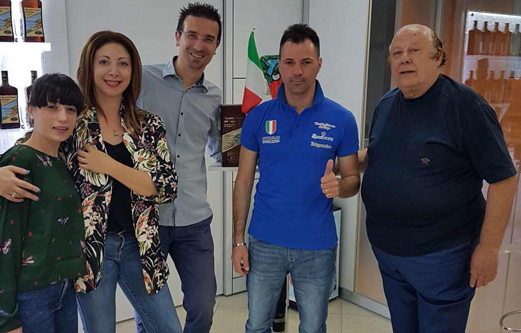 Lamezia, il pilota Gullo festeggia vittorie con lo sponsor