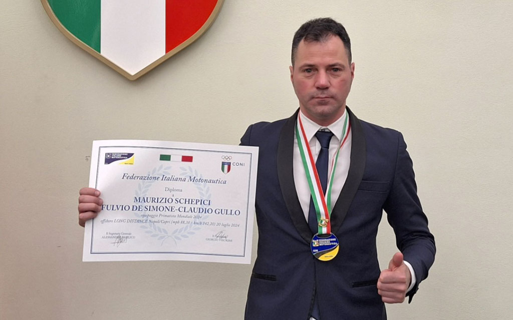 A Roma consegnata al pilota lametino Gullo la medaglia d'oro mondiale di Offshore