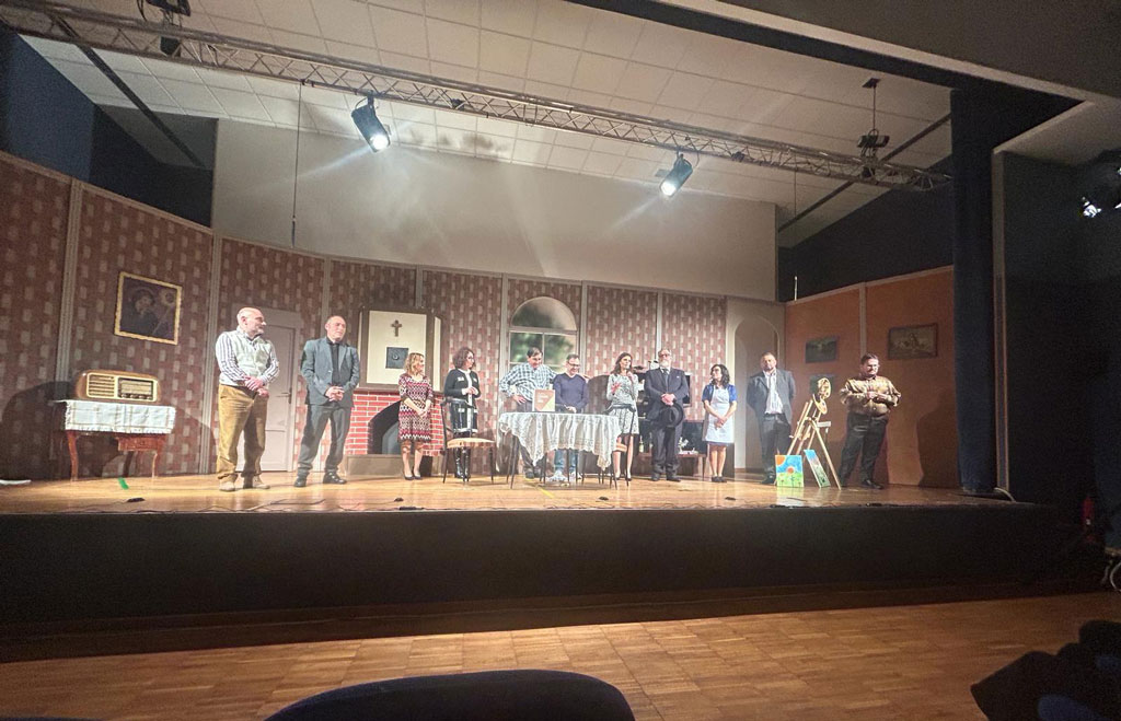 gurppo-teatr-vercill.57.30_1604f.jpg