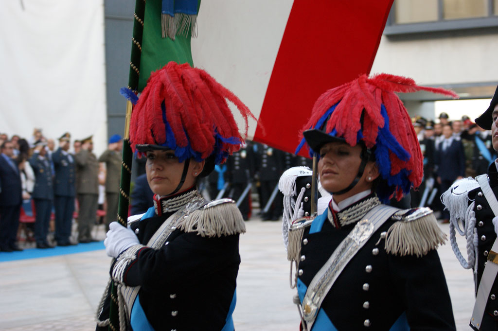 gus-ufficiali-donne-cerimonia-porta-bandiera_5c134.jpg