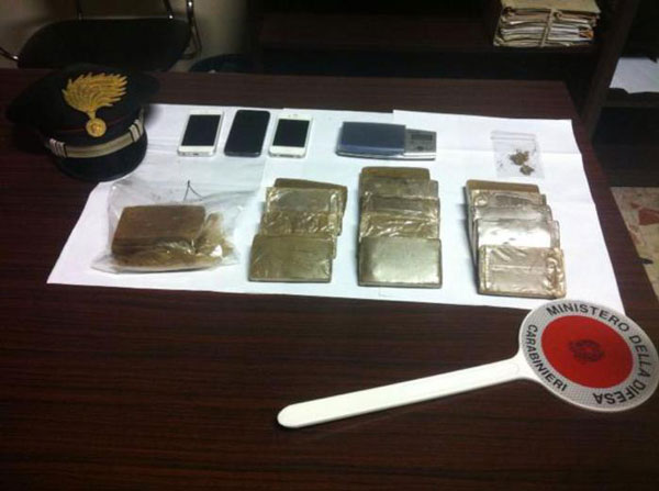 Avevano un chilo e mezzo di hashish, arrestati fratelli nel reggino