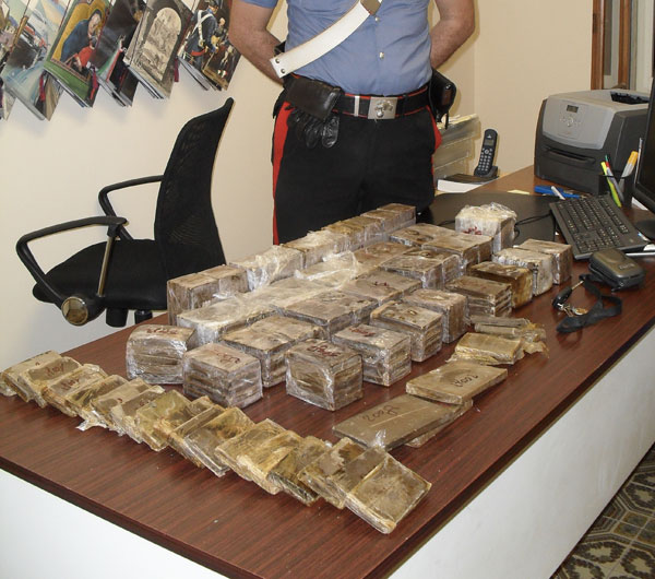Gizzeria: Sequestrati dai carabinieri 23 kg di hashish 