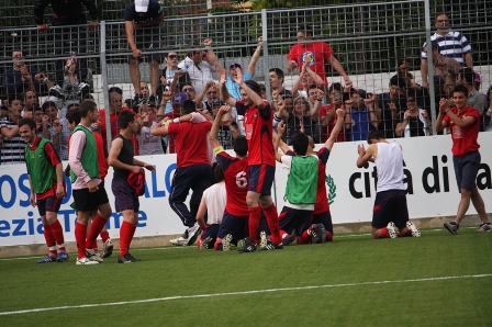 i_giocatori_del_s._lucido_in_festa_con_i_tifosi_21