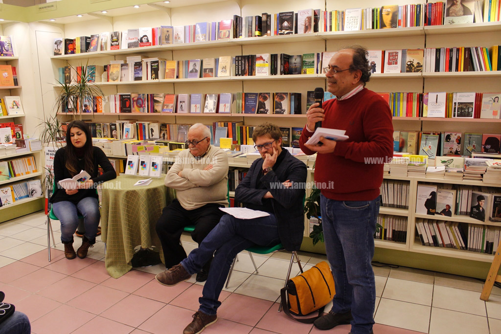 Lamezia, presentato 'Reticoli' di Antonio Iacopetta: “Nella poesia lo stile è vita”