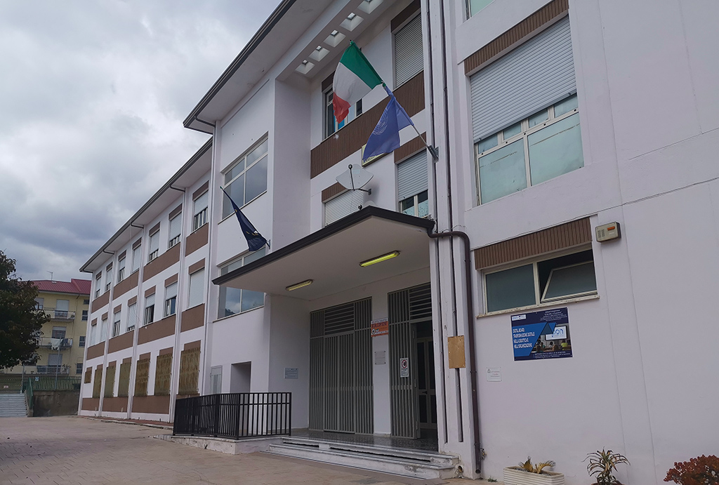 Lamezia, all'IC Borello-Fiorentino lezioni su “Origini del conflitto e rapporti tra Ucraina e Russia”
