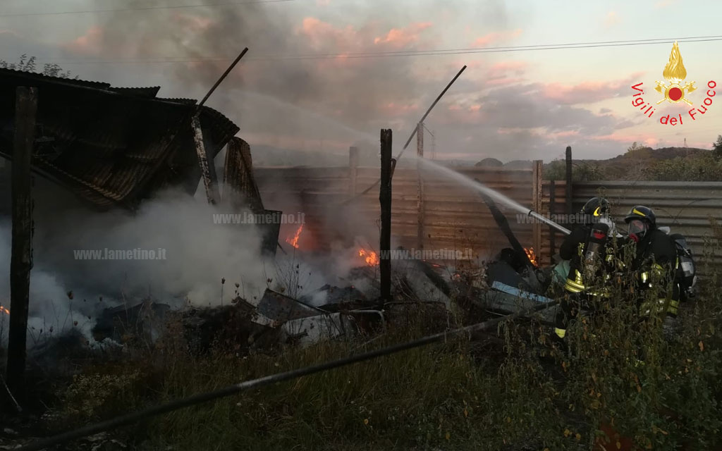 Fiamme in un capanno a Pianopoli, indagini in corso