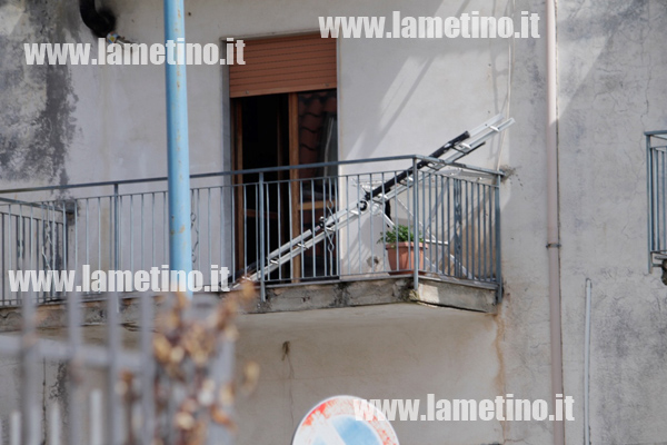 Lamezia: Uomo di 83 anni si getta da balcone in via degli Itali