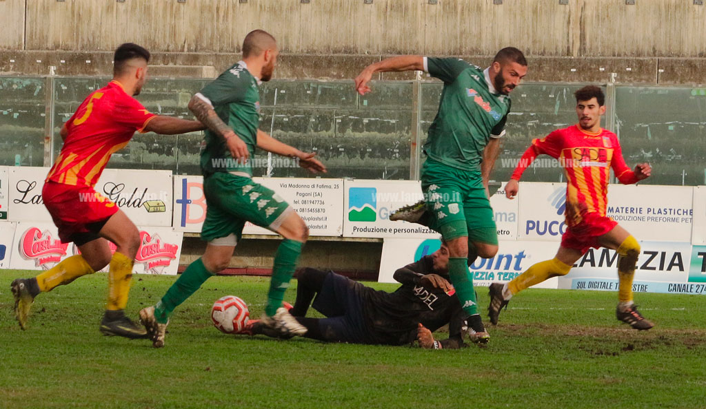 il-portiere-sersale-in-uscita-su-angotti-e-foderaro-g.jpg