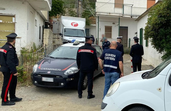 Al via sgombero degli ultimi immobili realizzati su area demaniale nella baia di Caminia