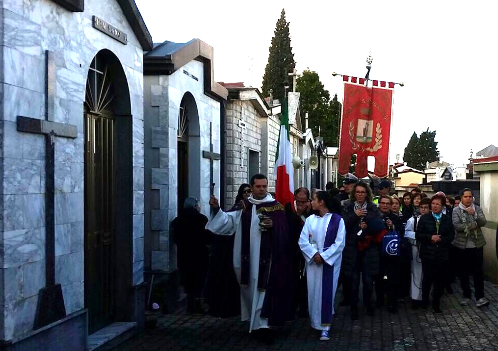A San Pietro a Maida don Fabio Stanizzo celebra messa in ricordo dei defunti