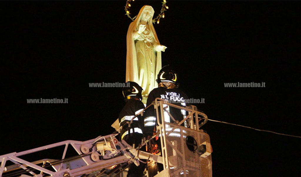 Lamezia, omaggio floreale alla Madonnina dell'Immacolata apre le festività natalizie