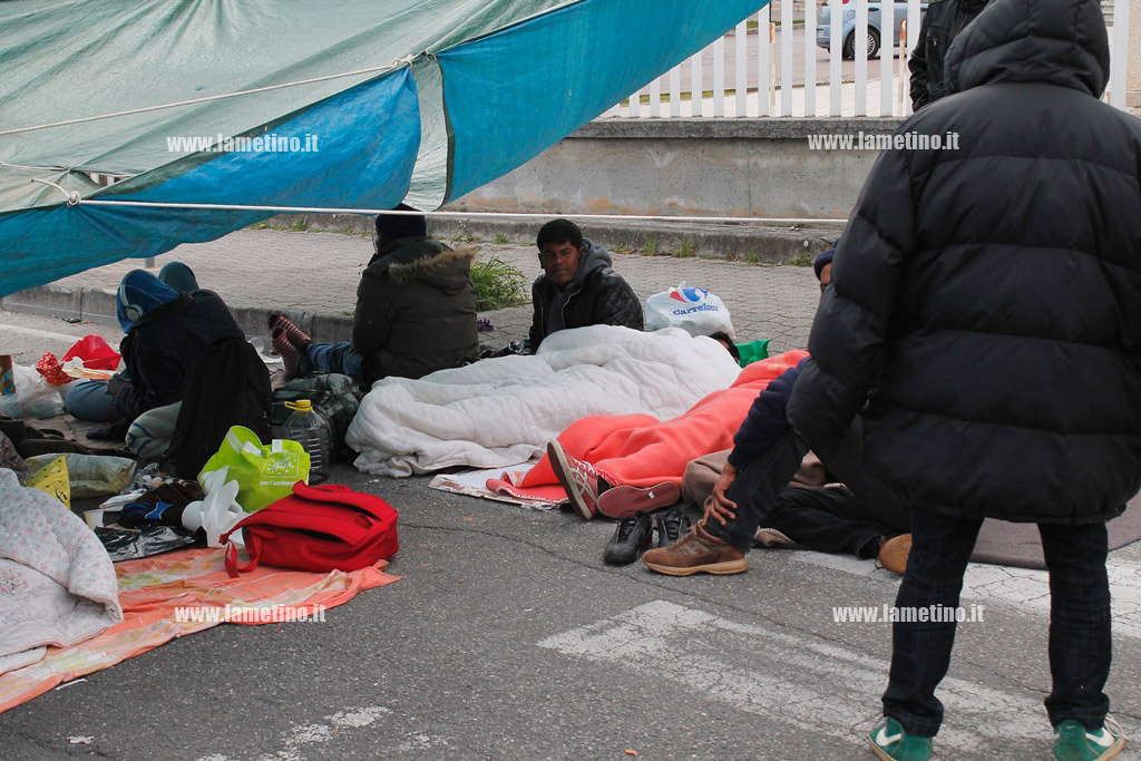 immigrati--strisione-aprile-2015.jpg