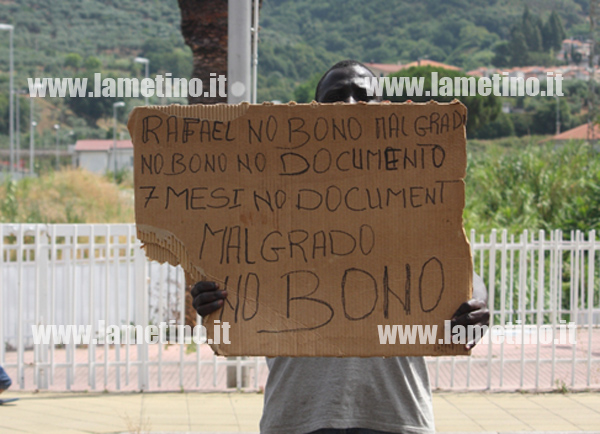 immigrati-contro-malgrado-tutto-2014-3.jpg