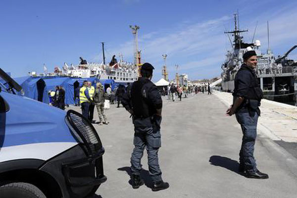 Nuovo sbarco di immigrati domani al porto di Reggio Calabria 