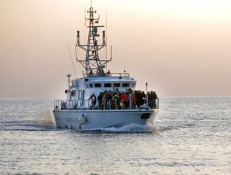 Calabria: Fermato equipaggio cargo con a bordo migranti