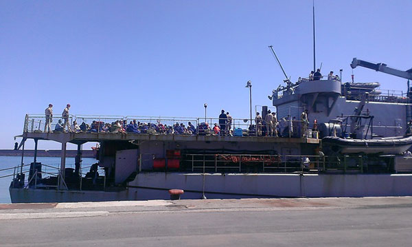 Giunti 203 immigrati con nave militare belga a Crotone 