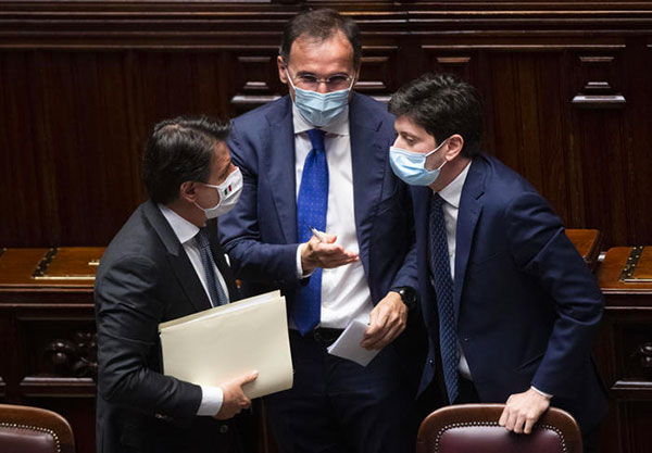 Covid, nuovo Dpcm in arrivo: tra le ipotesi in campo anziani a casa e coprifuoco alle 18