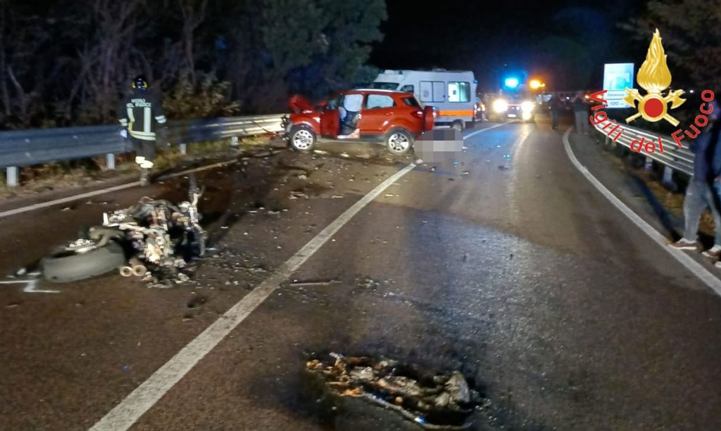Scontro tra auto e moto sulla strada statale 107 Silana Crotonese, muore 27enne