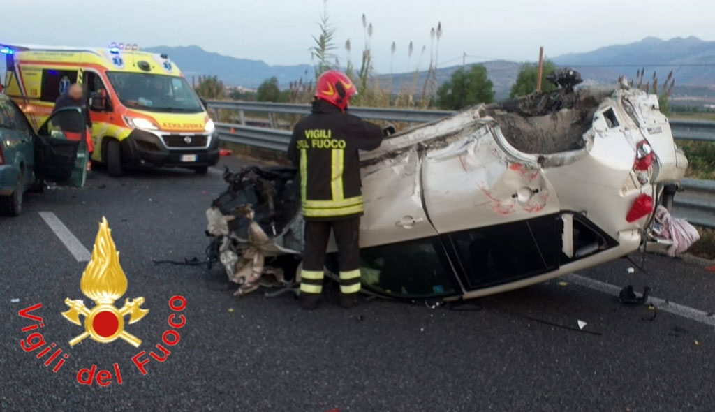 Minore alla guida di un Suv nel Cosentino perde il controllo e si ribalta: è grave 