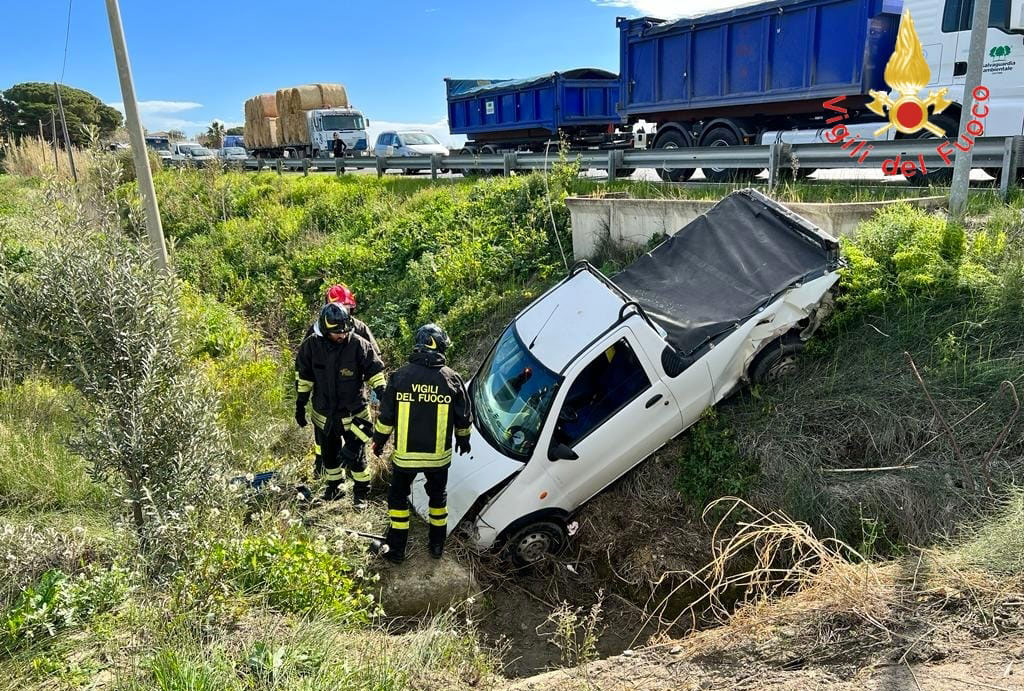Scontro tra auto e Fiorino a Cutro, 3 feriti: interviene elisoccorso
