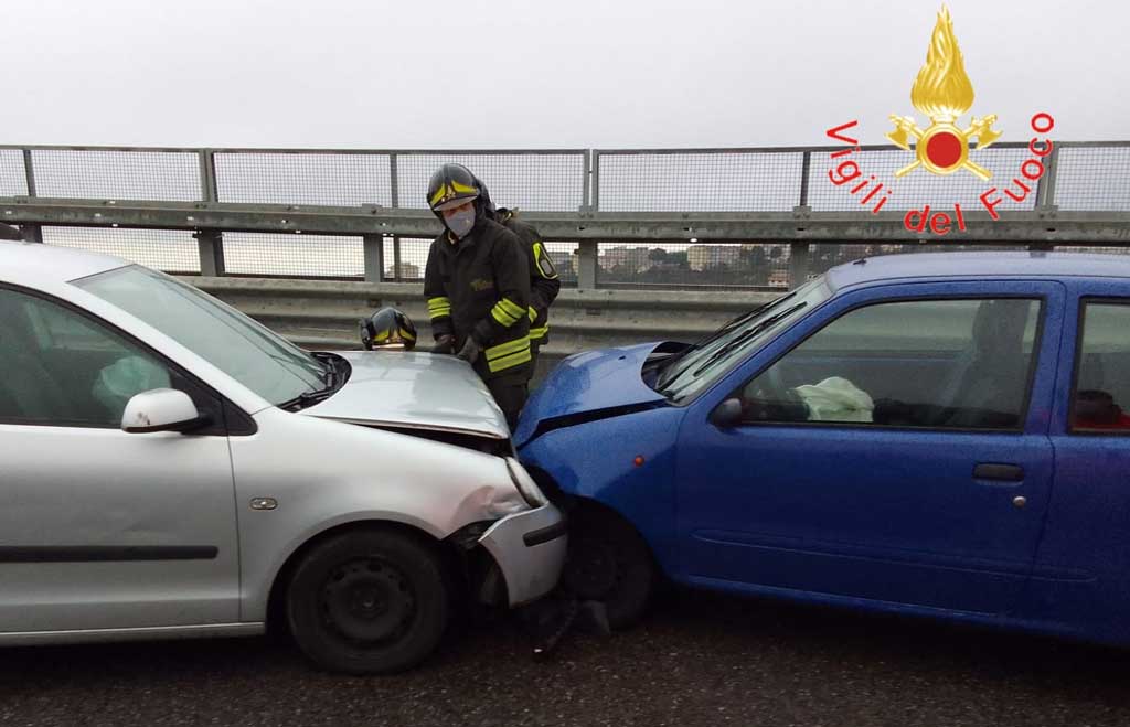 Incidente sulla tangenziale ovest a Catanzaro, due feriti