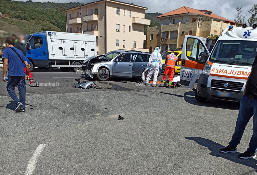 Incidente tra due auto sulla ss 18 a Nocera Terinese, feriti