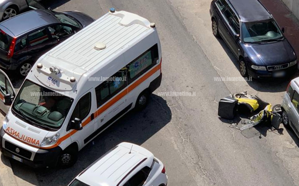 Lamezia, incidente tra auto e moto: ferito postino